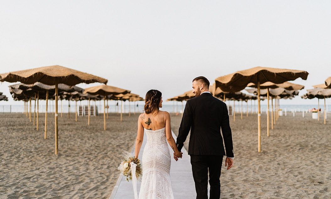 wedding coordinator sposi in spiaggia